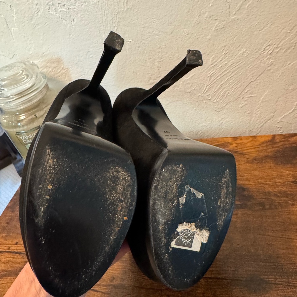 Yves Saint Laurent Iconic and  Classy Tribute Black Suede Stiletto Pumps - Picture 6 of 6